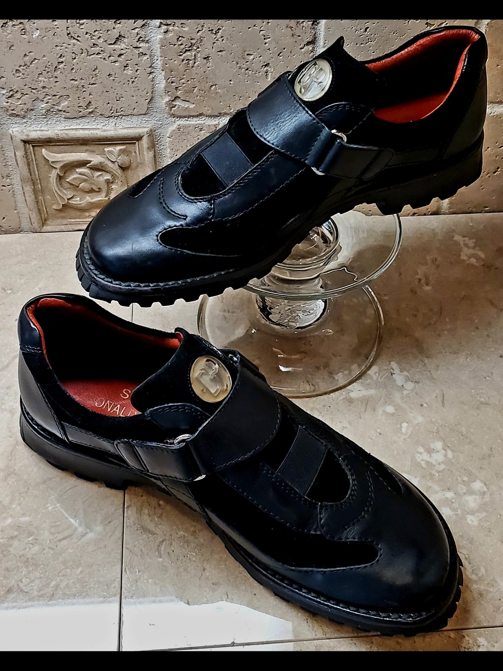 Donald J. Pliner Black Leather Women's Loafers/Sneakers Size 7 NARROW
